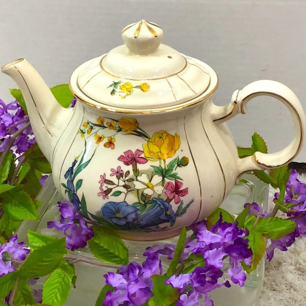 Sadler vintage English floral tea pot